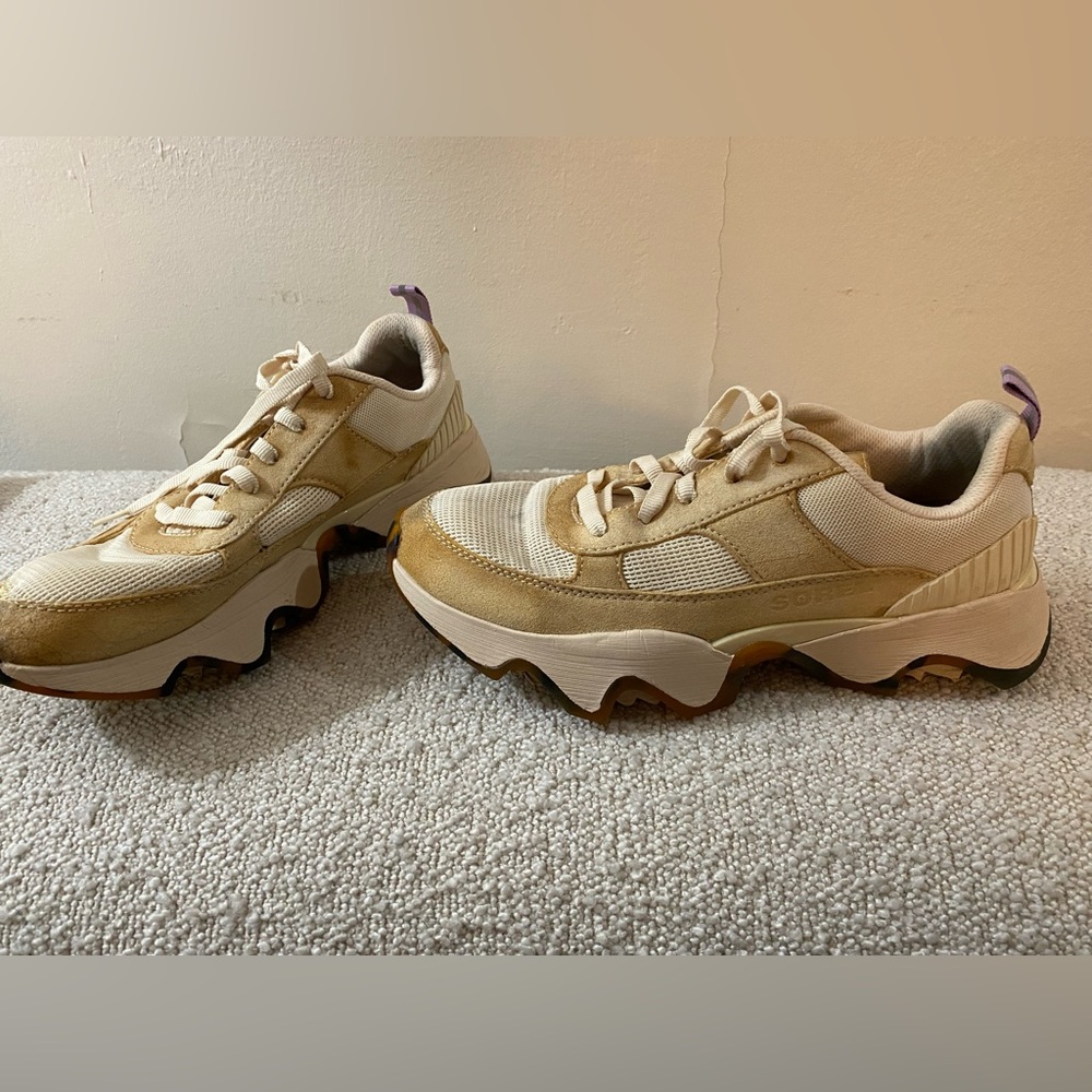 Very used size 10 Sorel cream sneakers